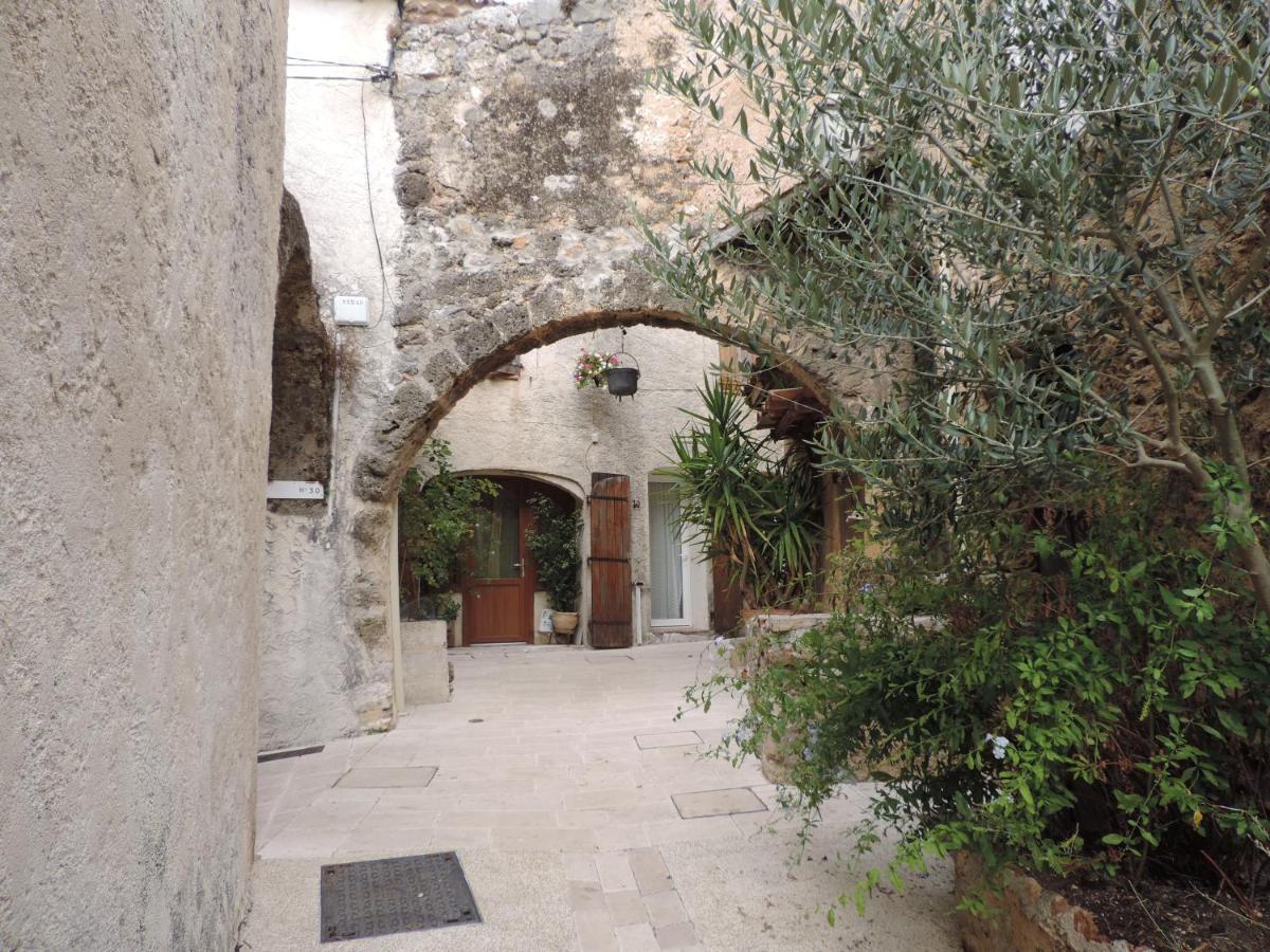 Villa LE Cabanon des hirondelles Villecroze Exterior foto